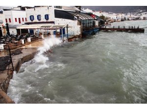 Bodrum’da fırtına ve yağmur etkili oluyor