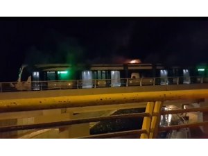 Isınan klima motoru tramvay vagonunda yangına neden oldu