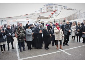Kadın muhtar adayı vaatlerini sıraladı, alkış tufanı koptu
