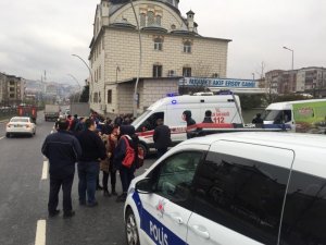 Sultangazi’de üst geçidi kullanmayan gence araç çarptı