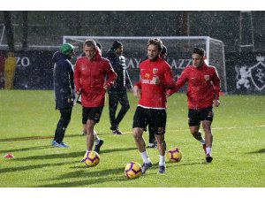 Kayserispor tam kadro çalışıyor