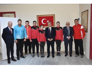 İl Müdürü Tatlısu derece yapan sporcuları tebrik etti