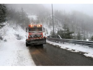 Bolu Dağı'nda kar yağışı etkili oluyor