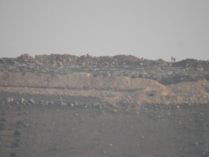 YPG’li teröristlerin hendek nöbeti