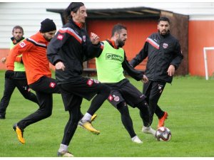 Adanaspor yağmur altında çalıştı