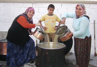 Üzüm şırasından "tatlı" yapıyorlar