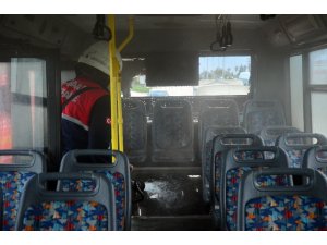 Arızalı otobüs tamire götürülürken yandı