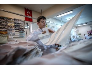 Ücretli poşet engellilerin ürettiği bez çantalara talebi artırdı