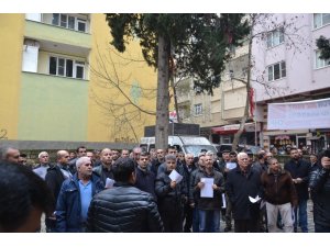 İstifa etmek için giden kalabalığı içeri almadılar