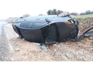 Otomobil takla attı: 2 yaralı