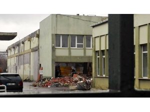 Kocaeli'de işçiler çatıdan düştü: 1 ölü, 1 yaralı