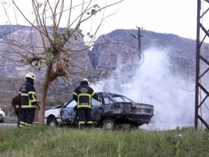 Hatay’da park halindeki otomobil kundaklandı