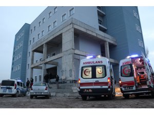 Asansör boşluğuna düşen 2 işçi öldü