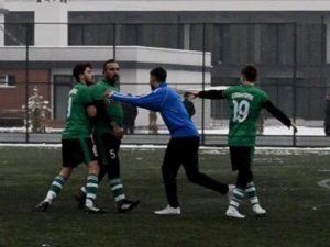 Hakeme tokat atan oyuncu 11 maç ceza aldı