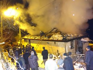 İtfaiye aracı kara saplandı, yangına köylüler müdahale etti