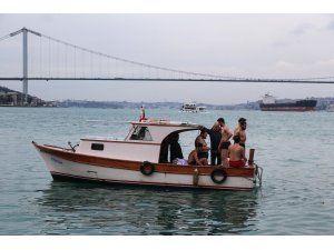Üsküdar'da denizden haç çıkarma töreni