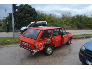 Otomobiller çarpıştı, 6 yaşındaki çocuk yaralandı