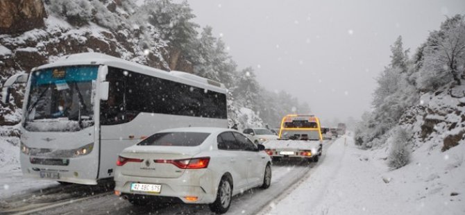 Konya’nın tüm şehirlerarası yolları tır ve kamyonlara kapatıldı