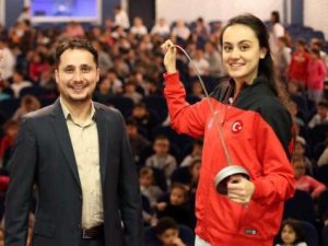 Konyasporlu eskrimciye milli davet