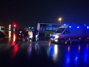 Halk otobüsü ile otomobil çarpıştı: 2’si çocuk 4 yaralı