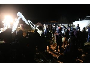 Gürpınar’da ahır çöktü 75 koyun telef oldu