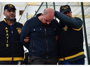 Yılbaşında alkol almak için polis kılığına girdiler