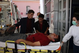 Lise öğrencisi bıçakla yaralandı