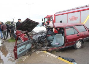 Otomobille pikap çarpıştı: 2 yaralı