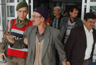 Papaz mezarını kazan muhtar yakalandı