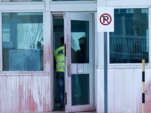 Atina’daki ABD büyükelçiliğine boyalı saldırı