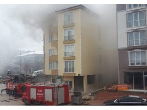 Bilecik’te 5 katlı binada çıkan yangın korkuttu