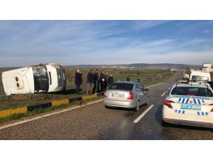 Gaziantep'te öğrenci minibüsü devrildi: 6 yaralı