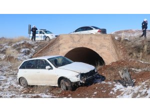 Lastiği patlayan otomobil şarampole devrildi: 1 yaralı
