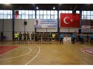 Akyazı Belediyesi voleybol takımından rahat galibiyet