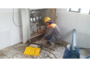 Hırsızlar mahalleyi susuz bıraktı