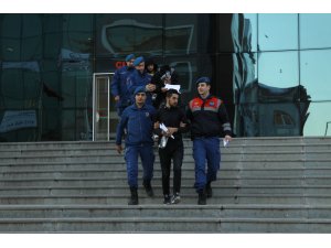 Çalıştığı marketin kapısını bu kez hırsızlık için açmış