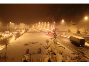 Bolu Dağı'nda kar yağışı