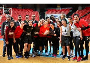 Ezgi Manlacı’ya sürpriz doğum günü kutlaması