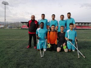 Hayata futbol ile tutundu