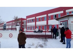 Okulda dehşet, öğrenci öğretmeni vurdu