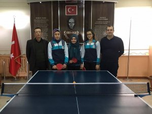 Şaphane 75. Yıl Ortaokulu öğrencileri, masa tenisinde şampiyon