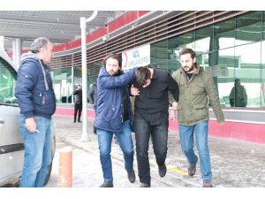 Gitar kutusunda okula soktuğu silahla öğretmenini vurdu