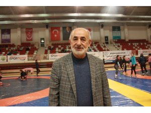 Büyük Bayanlar Türkiye Güreş Şampiyonası başladı