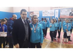 Analig’de bir başarı da Badminton’dan
