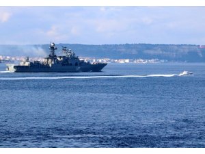 Rus askeri gemisi Çanakkale Boğazı'ndan geçti