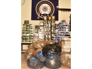 Bursa polisinden iş yerine baskın: kaçak sigara ve çay ele geçirildi