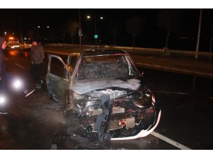 İzmir’de otomobil alevlere teslim oldu