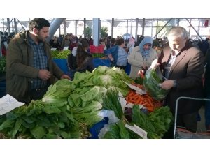 Pazarda kışlık sebze ve meyveler ilgi görüyor