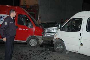 Trafik kazasına üç araç karıştı!