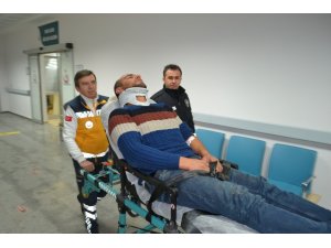 Aksaray’da un yüklü tır devrildi: 1 yaralı